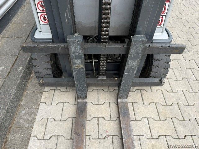 Empilhador eléctrico de 3 rodas Still RX50-15
