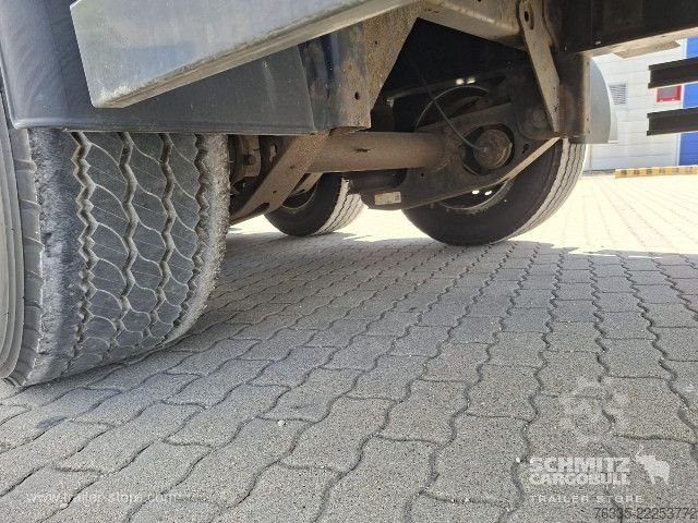 Öppen semitrailer med kapell Kögel Curtainsider Mega