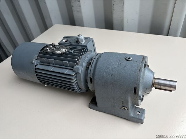 Motoriduttore SEW-EURODRIVE R40 DT80K4/BMG 0,55 kW 53 giri/min Freno 230 V 3 Motoreduktor SEW-EURODRIVE R40 DT80K4/BMG 0,55 kW 53 obr./min Hamulec 230 V 3 Motoreduktor SEW-EURODRIVE R40 DT80K4/BMG 0,55 kW 53 obr./min Hamulec 230 V 3