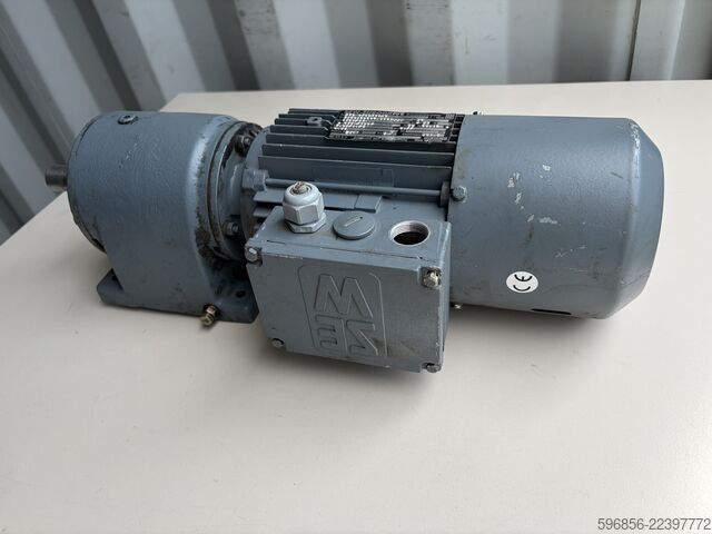 Motoriduttore SEW-EURODRIVE R40 DT80K4/BMG 0,55 kW 53 giri/min Freno 230 V 3 Motoreduktor SEW-EURODRIVE R40 DT80K4/BMG 0,55 kW 53 obr./min Hamulec 230 V 3 Motoreduktor SEW-EURODRIVE R40 DT80K4/BMG 0,55 kW 53 obr./min Hamulec 230 V 3