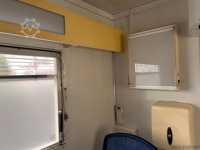 Furgon skrzyniowy MERCEDES-BENZ Atego 816 R - Koffer, Arztpraxis, Eventfahrzeug