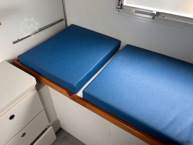 Furgon skrzyniowy MERCEDES-BENZ Atego 816 R - Koffer, Arztpraxis, Eventfahrzeug