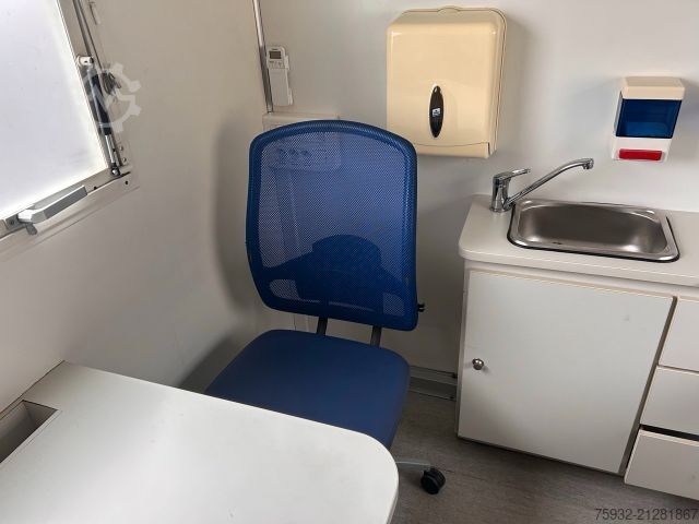 Furgon skrzyniowy MERCEDES-BENZ Atego 816 R - Koffer, Arztpraxis, Eventfahrzeug