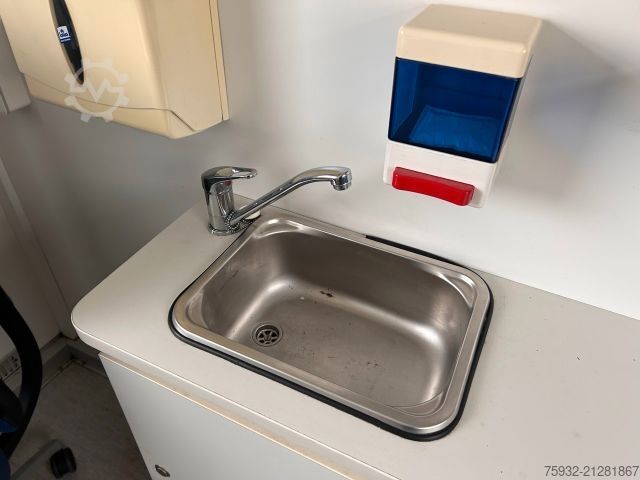 Furgon skrzyniowy MERCEDES-BENZ Atego 816 R - Koffer, Arztpraxis, Eventfahrzeug