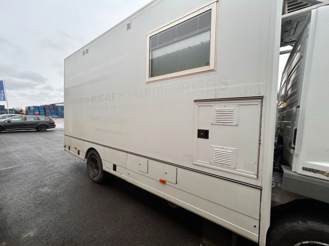 Furgon skrzyniowy MERCEDES-BENZ Atego 816 R - Koffer, Arztpraxis, Eventfahrzeug