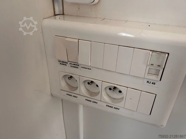 Furgon skrzyniowy MERCEDES-BENZ Atego 816 R - Koffer, Arztpraxis, Eventfahrzeug