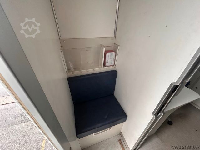 Furgon skrzyniowy MERCEDES-BENZ Atego 816 R - Koffer, Arztpraxis, Eventfahrzeug