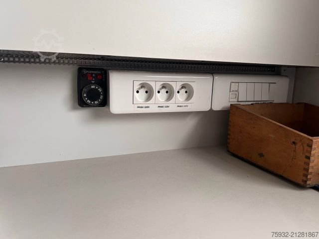 Furgon skrzyniowy MERCEDES-BENZ Atego 816 R - Koffer, Arztpraxis, Eventfahrzeug