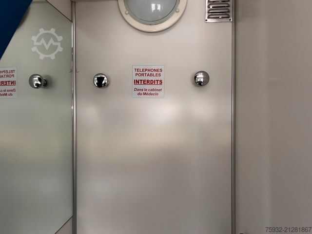 Furgon skrzyniowy MERCEDES-BENZ Atego 816 R - Koffer, Arztpraxis, Eventfahrzeug