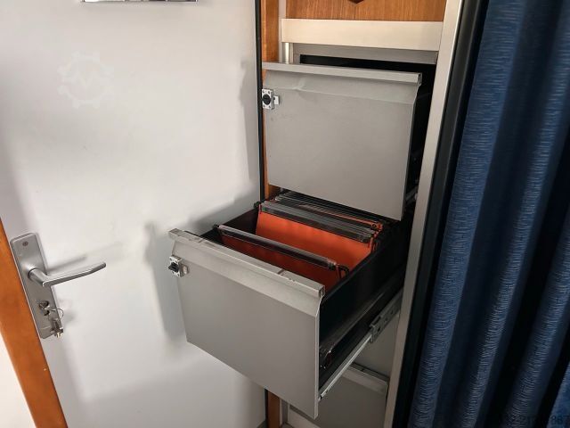 Furgon skrzyniowy MERCEDES-BENZ Atego 816 R - Koffer, Arztpraxis, Eventfahrzeug