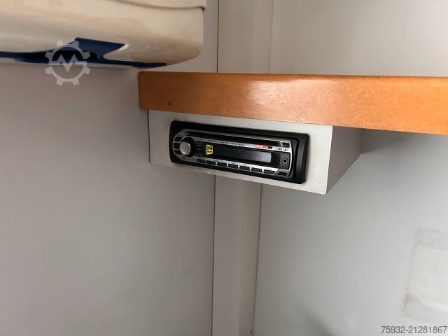 Furgon skrzyniowy MERCEDES-BENZ Atego 816 R - Koffer, Arztpraxis, Eventfahrzeug