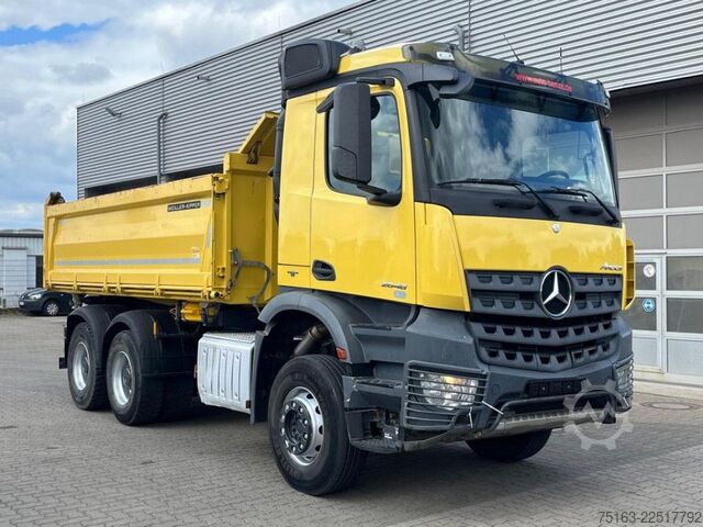 Tre-sidet tipbil MERCEDES-BENZ Arocs 2648 6x4 3-Achs Kipper Meiller