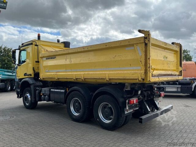Tre-sidet tipbil MERCEDES-BENZ Arocs 2648 6x4 3-Achs Kipper Meiller