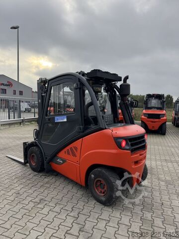 Wózek widłowy z silnikiem wysokoprężnym Linde H25D-02