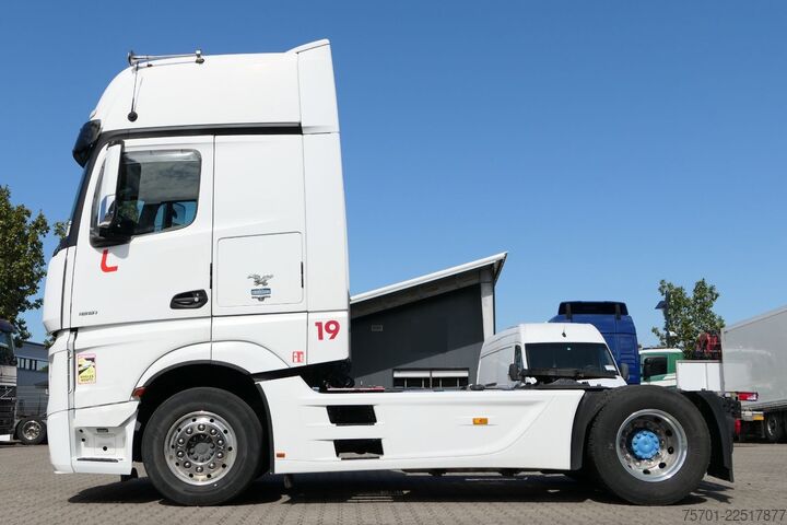 Standardowy ciągnik siodłowy MERCEDES-BENZ Actros 1851 GigaSpace Retarder XL-Tank Euro 6