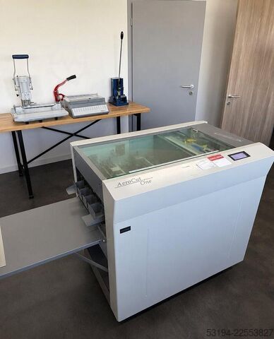 Uchida Aerocut ONE automatisk visitkortsskärmaskin  
