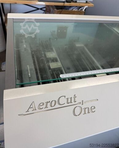 Uchida Aerocut ONE automatisk visitkortsskärmaskin  