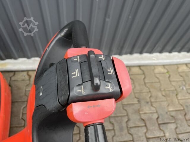 Pedestrian Stacker Linde L12L
