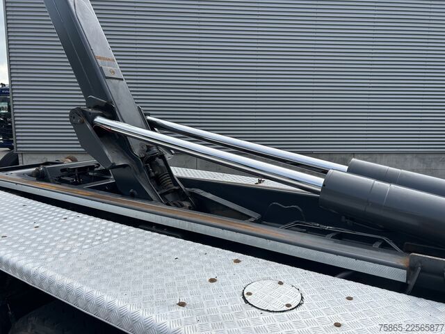 Sistema a braccio con gancio Ginaf / DAF CF 460 X 4243 TS 8x6 / VDL Hooklift 30 To...