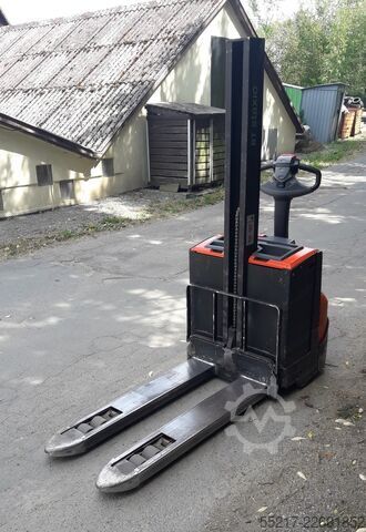 Stivuitor manual TOYOTA BT SWE 080L