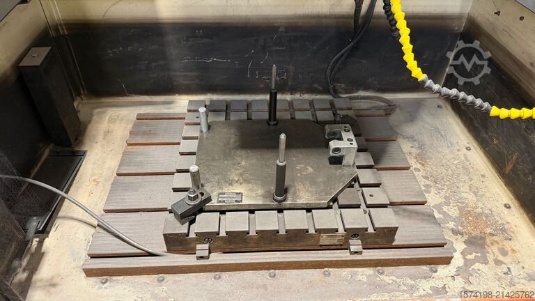 Daldırmalı EDM tezgahı CHARMILLES Roboform 400