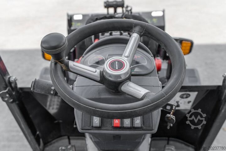 Mini utovarivač Manitou MLA 3-25 HC