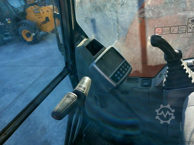 Excavadora sobre orugas Doosan DX235LCR