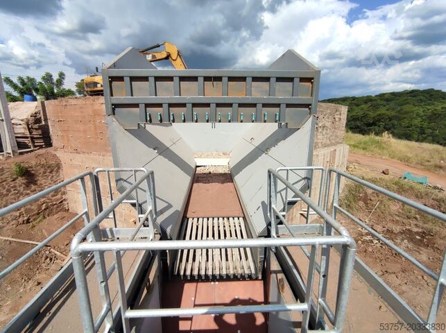 Echipament de concasare / Alimentator vibrant Constmach Vibrating Feeder Bunker