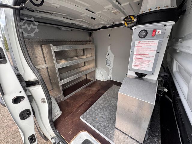 Work platform Renault Trafic III  Steiger France Elevateur 111