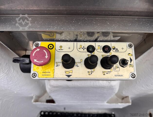 Work platform Renault Trafic III  Steiger France Elevateur 111