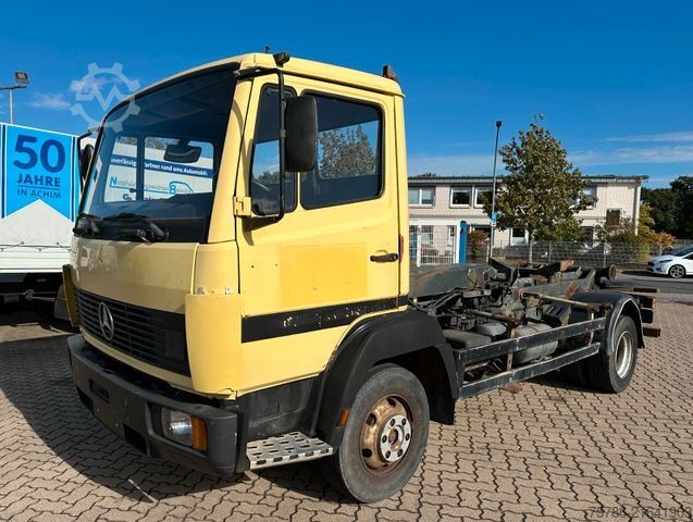 Tipper van MERCEDES-BENZ 814 BB Abrollkipper/ Meiller City Haken/ 2x AHK
