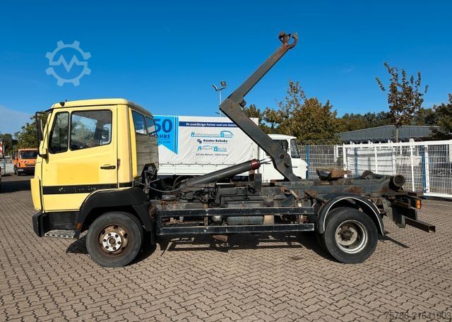 Tipper van MERCEDES-BENZ 814 BB Abrollkipper/ Meiller City Haken/ 2x AHK