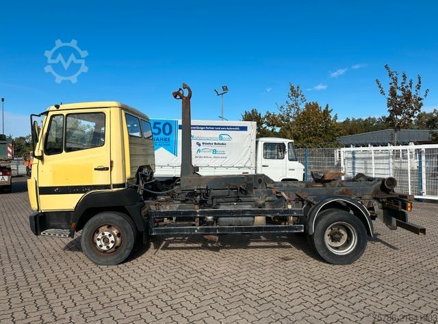 Tipper van MERCEDES-BENZ 814 BB Abrollkipper/ Meiller City Haken/ 2x AHK