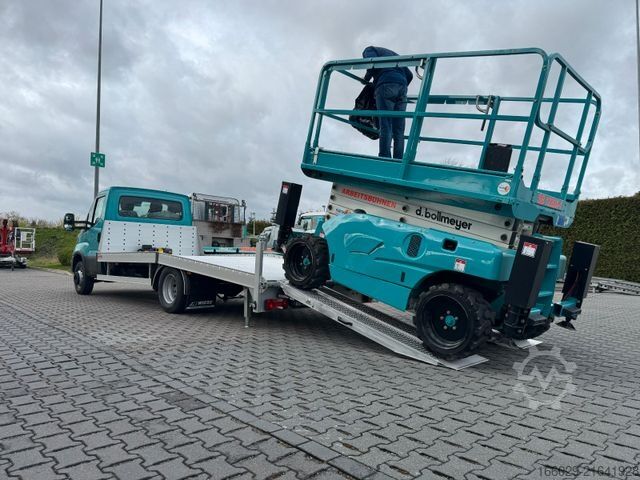 Pick-up bestelwagen IVECO Maschinentransporter Arbeitsbühnentransporter