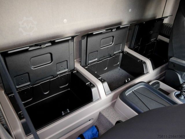 Box truck DAF XB 290 FA Koffer 16t