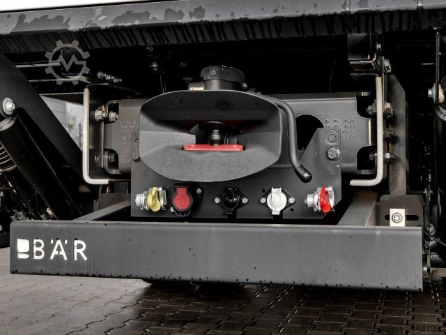 Box truck DAF XB 290 FA Koffer 16t