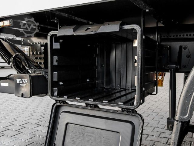 Box truck DAF XB 290 FA Koffer 16t