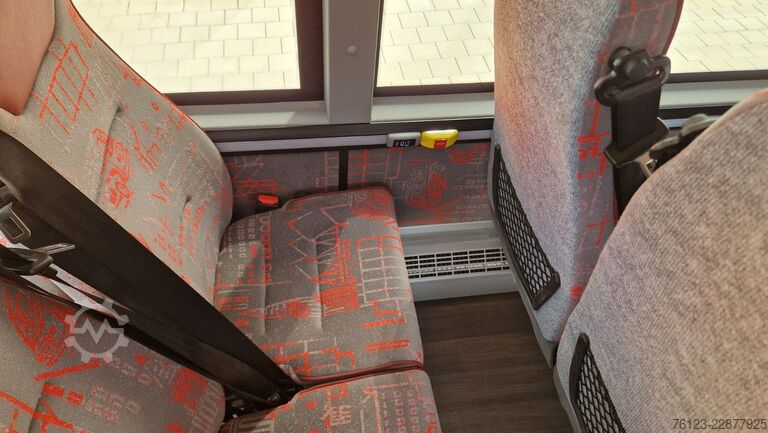 Autobus urbain MERCEDES-BENZ Heckniederflur Sprinter 517 / 4 er Bestuhlung