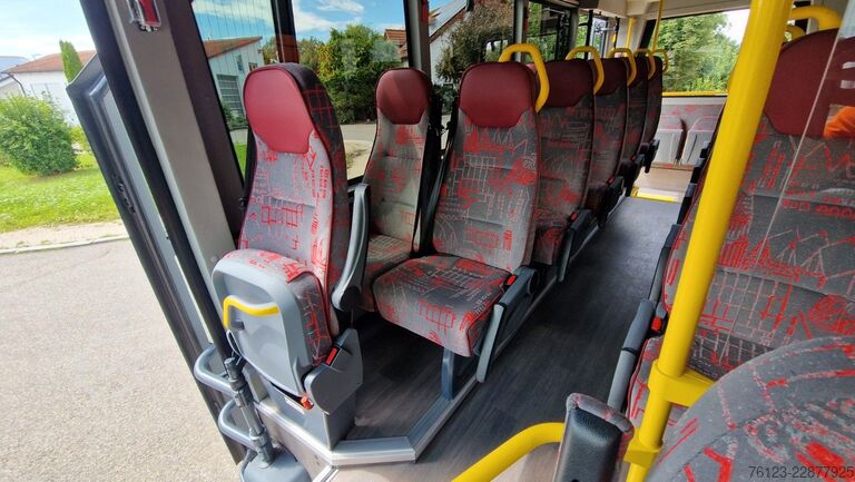 Autobus urbain MERCEDES-BENZ Heckniederflur Sprinter 517 / 4 er Bestuhlung