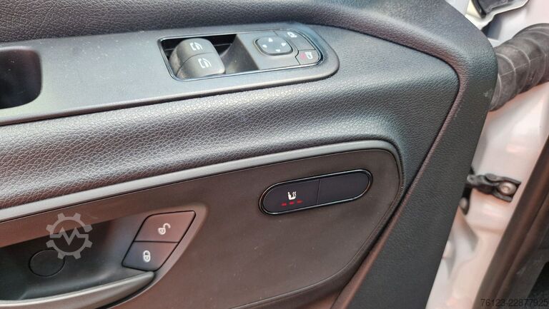 Autobus urbain MERCEDES-BENZ Heckniederflur Sprinter 517 / 4 er Bestuhlung
