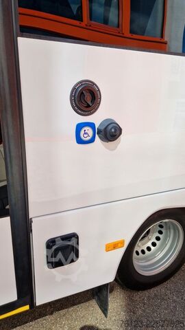 Autobus urbain MERCEDES-BENZ Heckniederflur Sprinter 517 / 4 er Bestuhlung