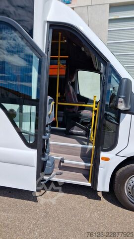 Autobus urbain MERCEDES-BENZ Heckniederflur Sprinter 517 / 4 er Bestuhlung