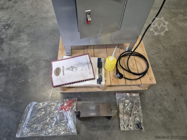 Szövetszabászgép Sheffield Cutting Equipment HC-810CE-220V + PF-33-220V