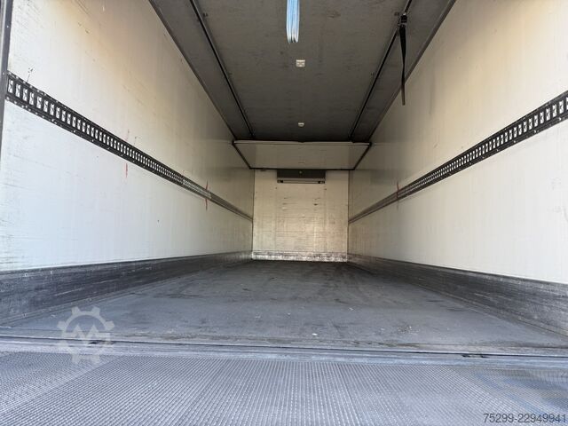 Iveco 260S40 6x2*4 Carrier rashladna sandučara Iveco 260S40 6x2*4 Carrier 1050