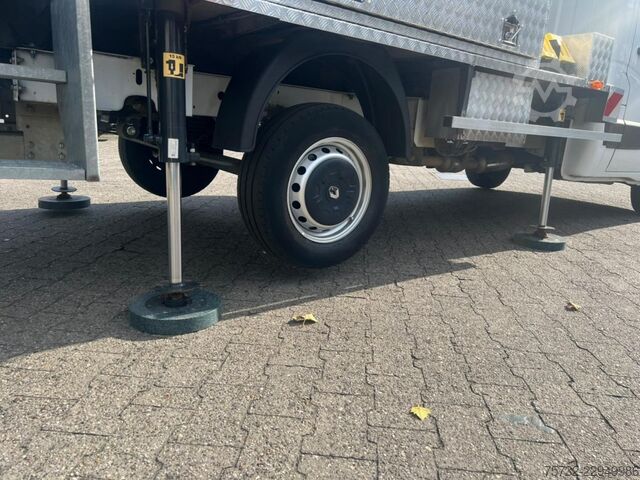 Vrachtwagenhoogwerker Renault Master  Bühne KLUBB 11m   2 Personen Korb 200kg