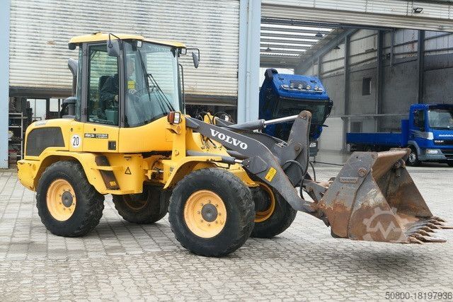 Wiellader VOLVO L30G, 4+1 Schaufel, Palettengabel, Hydr. S.W.S.