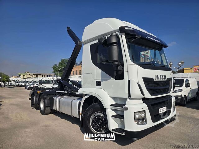 Camion avec chariot élévateur Iveco STRALIS HIWAY 460 GANCIO SCARRABILE BOB