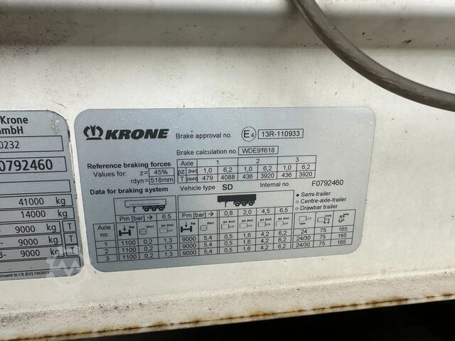 Krone, vnitřní výška 280 cm / zvedací náprava / schránka na palety / nápravy BPW s bubnovými brzdami Krone 280cm inside height / liftaxle / palletbox / BP...