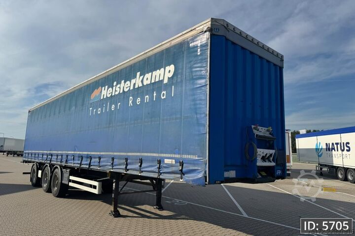 Krone SD / Gestuurde as / Liftas / Aangebouwde meeneemheftruck / Trommelremmen Krone SD / Steering axle / Lift axle / Mounted forkli...