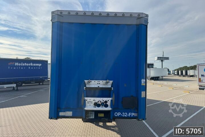 Krone SD / Gestuurde as / Liftas / Aangebouwde meeneemheftruck / Trommelremmen Krone SD / Steering axle / Lift axle / Mounted forkli...